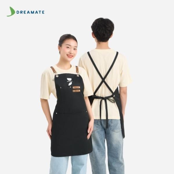 Đồng phục quán Universal Coffee màu kem