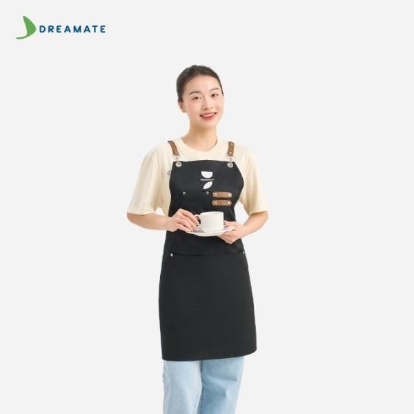 Đồng phục quán Universal Coffee màu kem