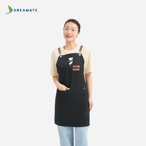 Đồng phục quán Universal Coffee màu kem