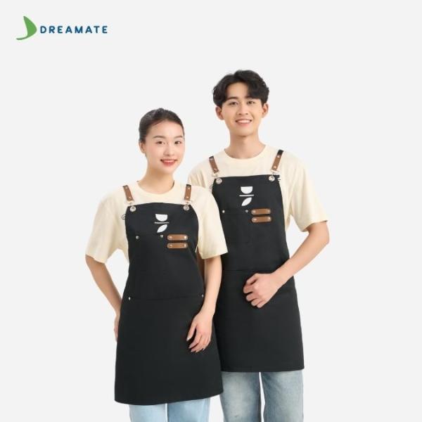Đồng phục quán Universal Coffee màu kem