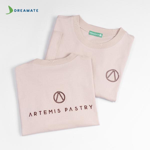 Đồng phục quán Artemis Pastry be phối nâu