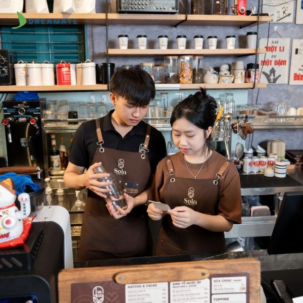 Đồng phục quán Sola Coffee màu nâu