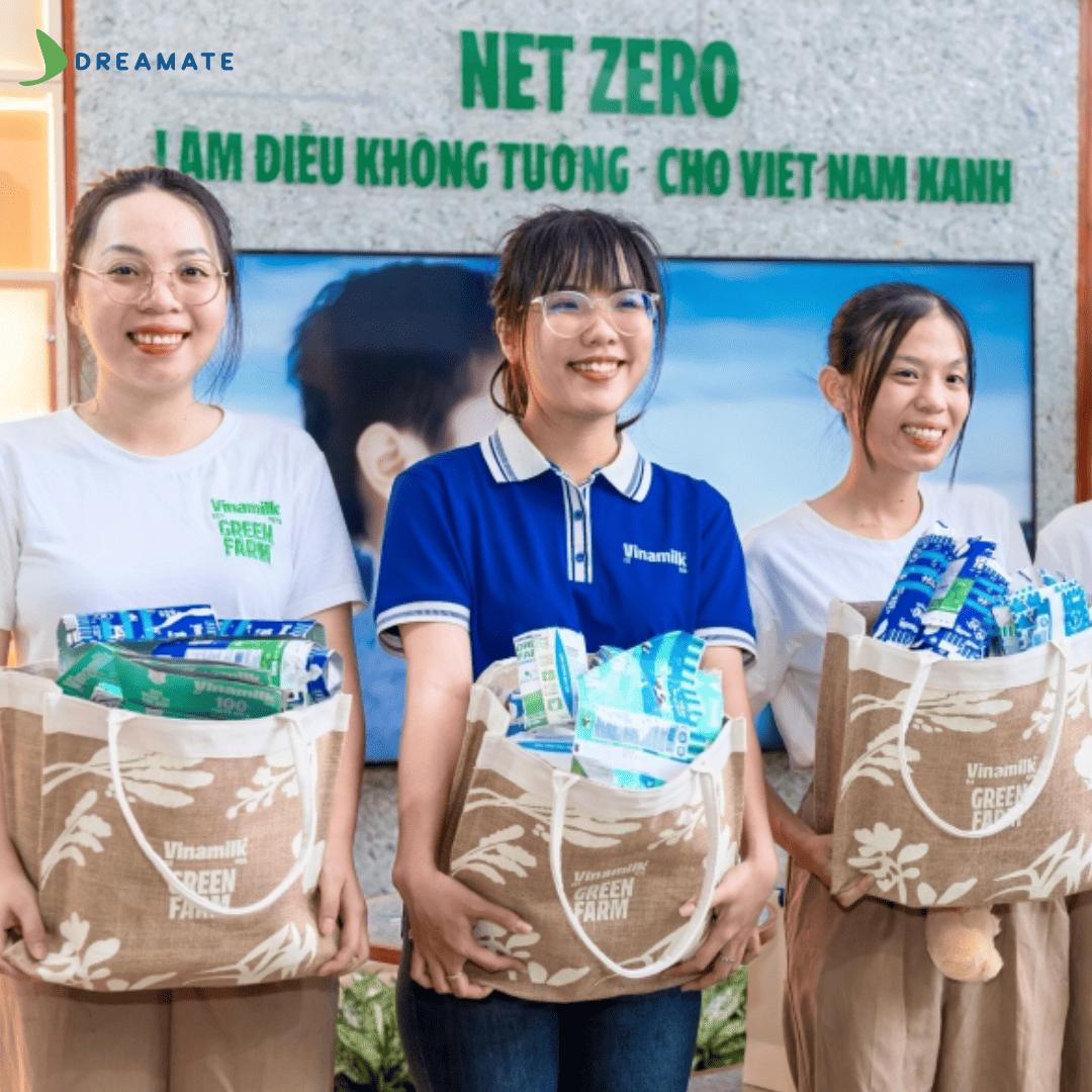diem-danh-200-mau-dong-phuc-pg-thu-hut-an-tuong-14.png (490 KB)