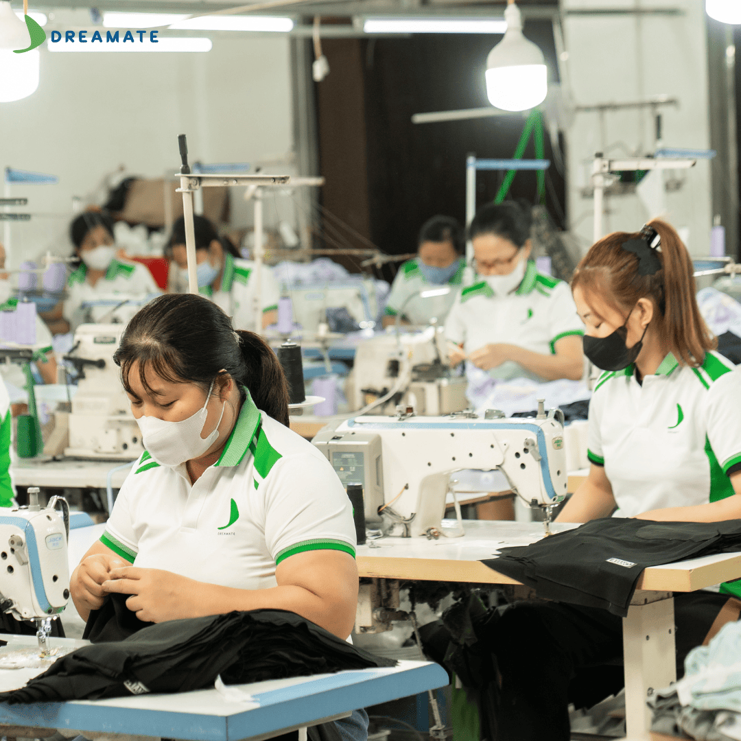 diem-danh-200-mau-dong-phuc-pg-thu-hut-an-tuong-25.png (533 KB)
