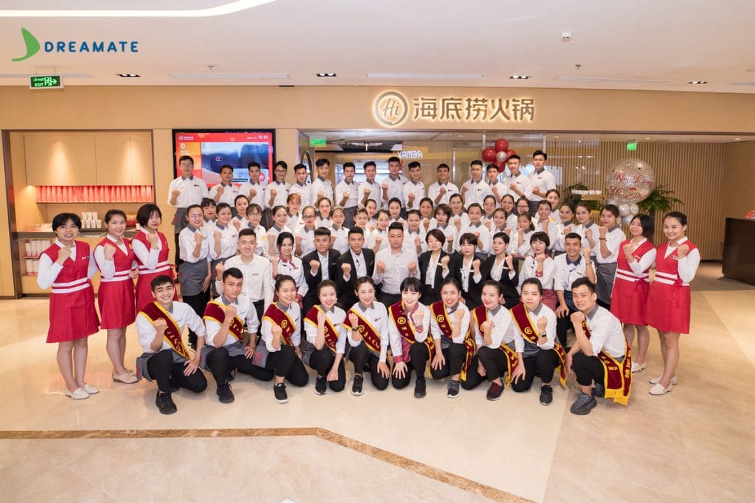 top-dong-phuc-quan-lau-re-dep-nam-2025-may-in-theu-mien-phi-3.jpg (106 KB)