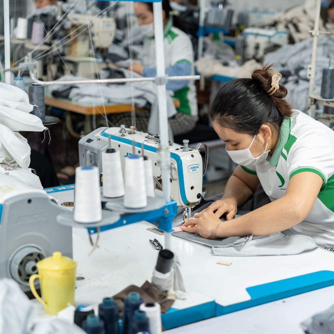 diem-danh-dong-phuc-quan-pho-thiet-ke-an-tuong-gia-re-2025-1.jpg (115 KB)
