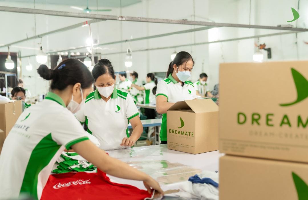 100-mau-dong-phuc-spa-dep-hien-dai-gia-tot-2025-20.jpg (65 KB)