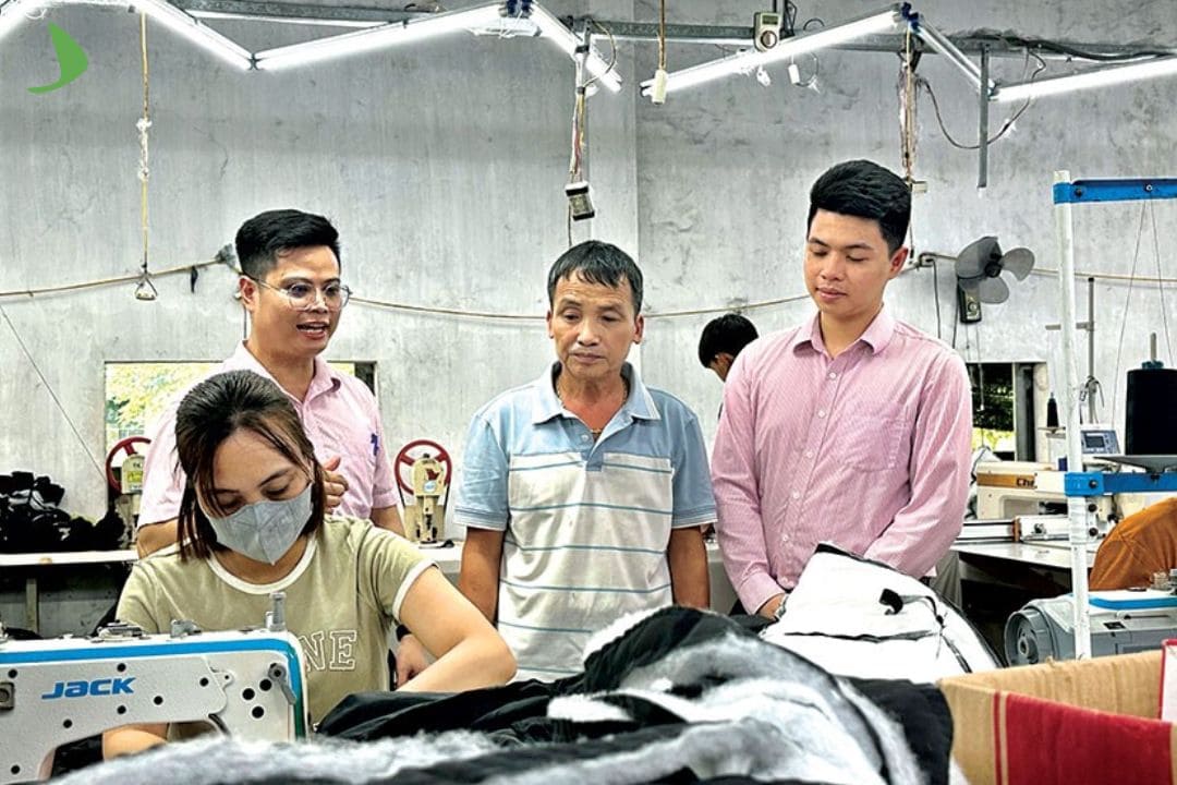 may-dong-phuc-tai-hue-2.jpg (117 KB)