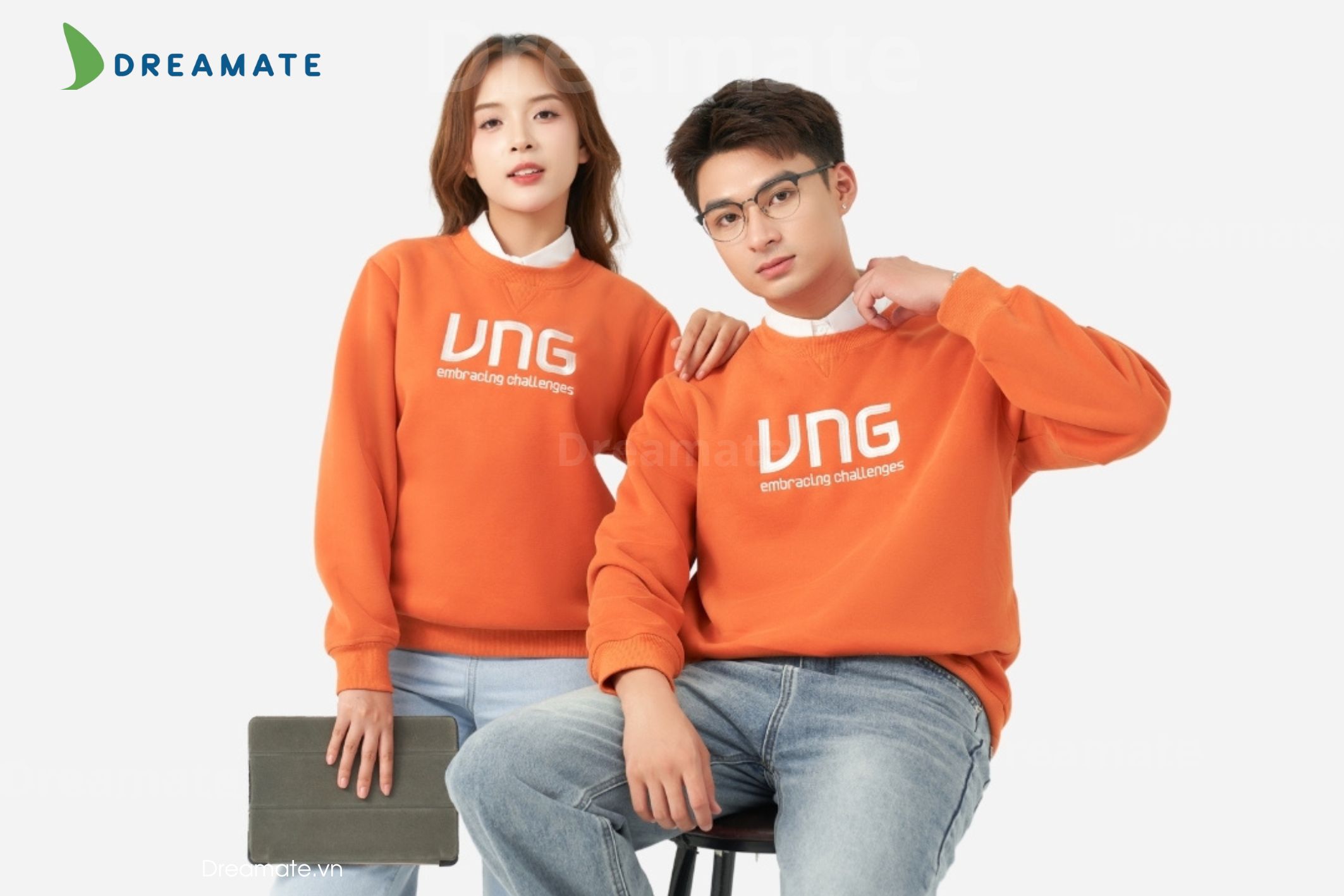 Màu cam tượng trưng cho sự nhiệt huyết, sáng tạo và thân thiện. 